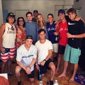 Meet your Posher, Max